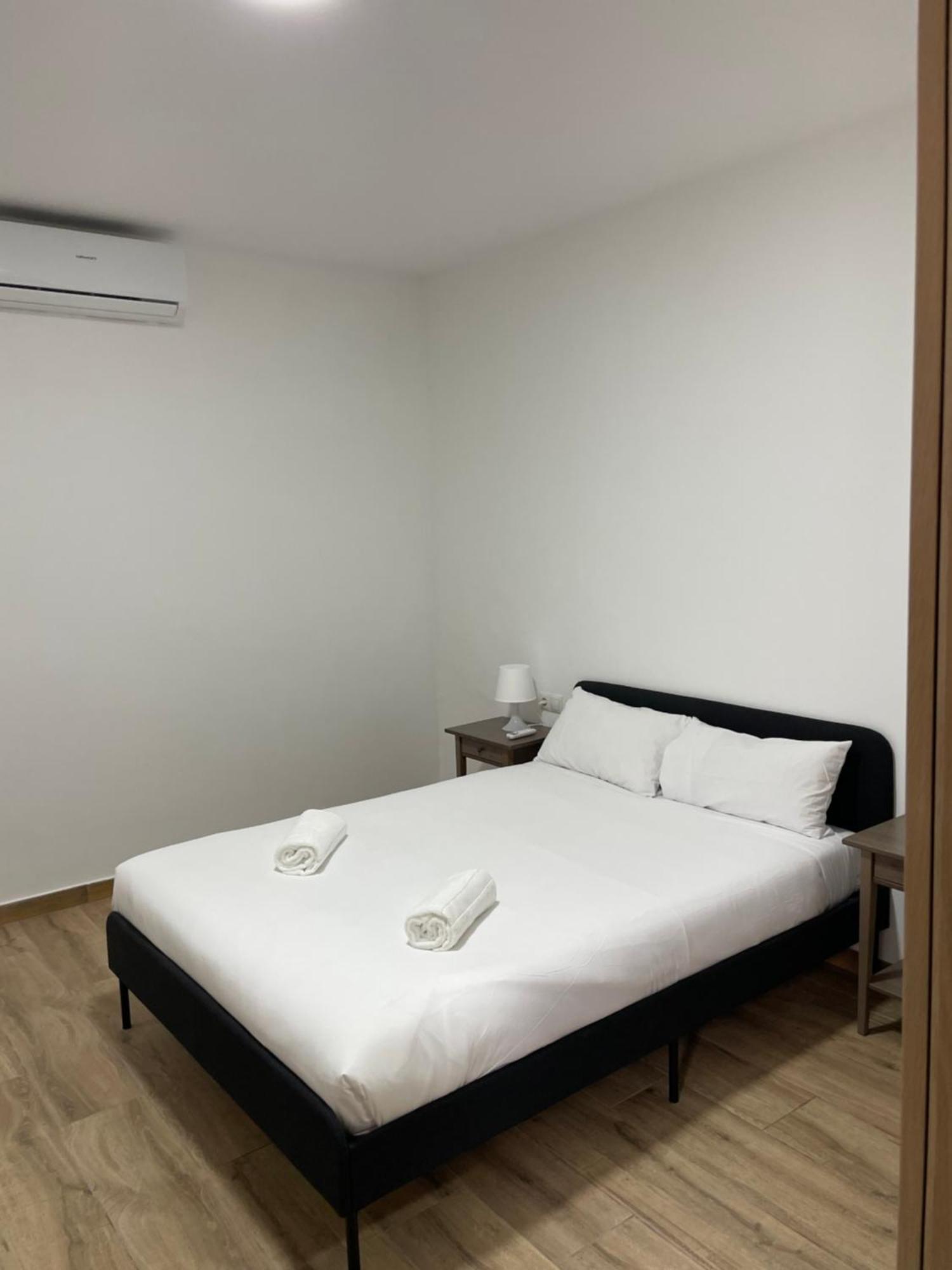 Apartamentos Tarradellas Sants Estació Barcelona Exterior foto