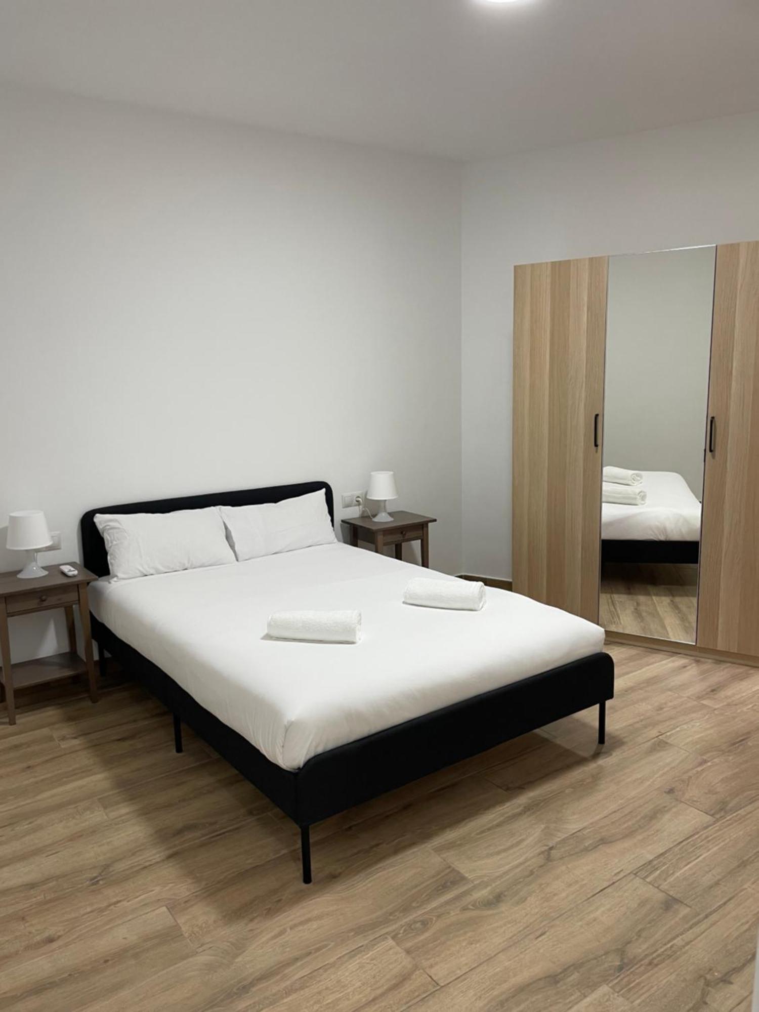 Apartamentos Tarradellas Sants Estació Barcelona Exterior foto