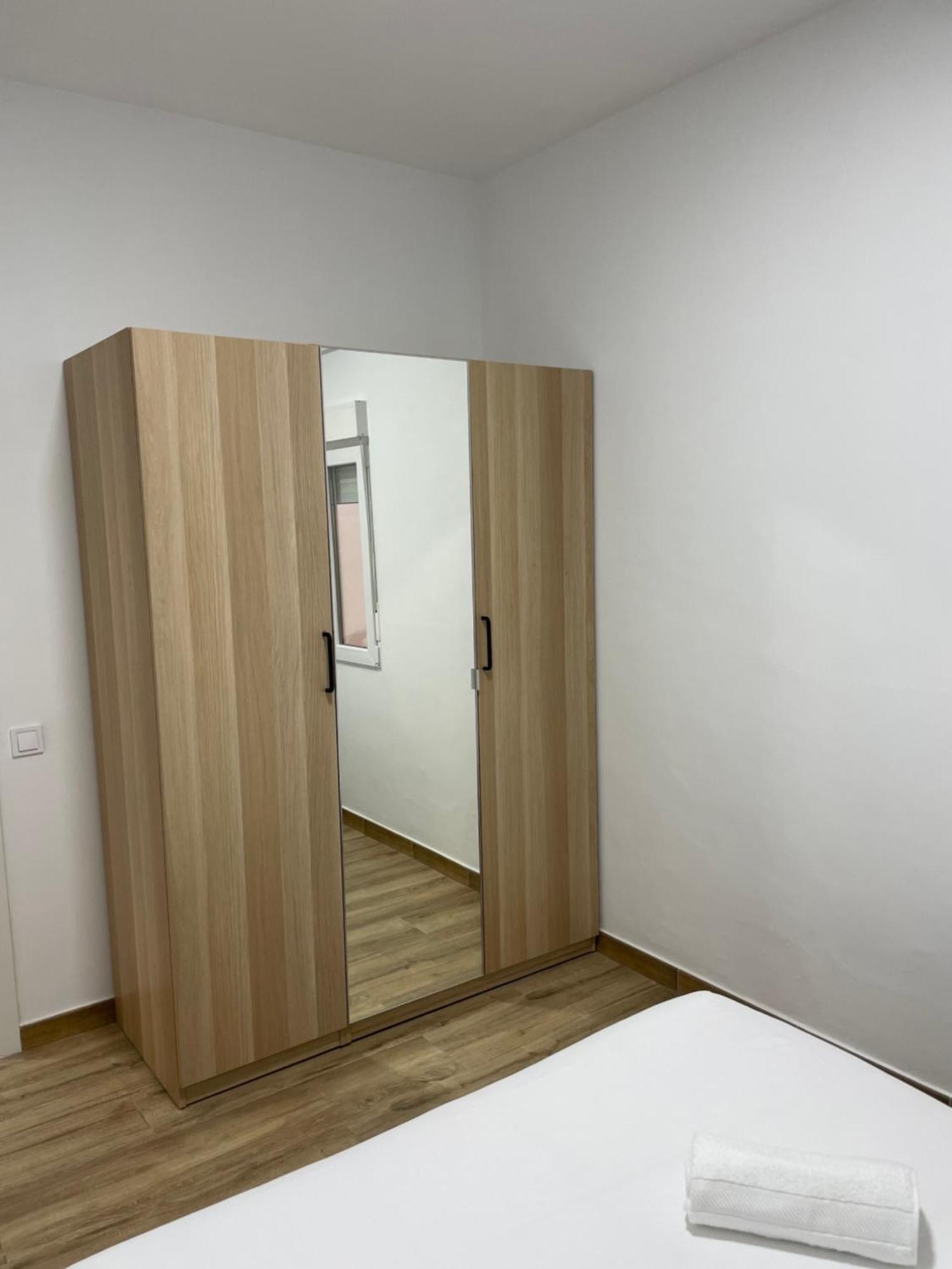 Apartamentos Tarradellas Sants Estació Barcelona Exterior foto