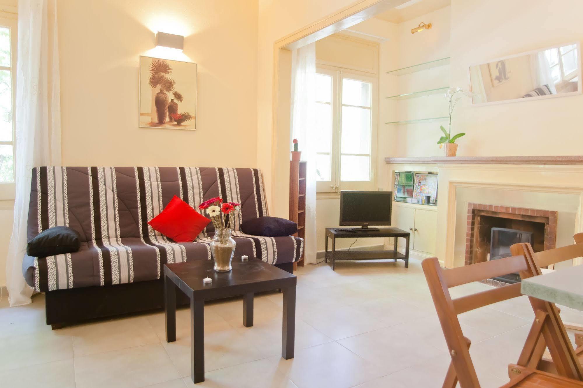 Apartamentos Tarradellas Sants Estació Barcelona Exterior foto
