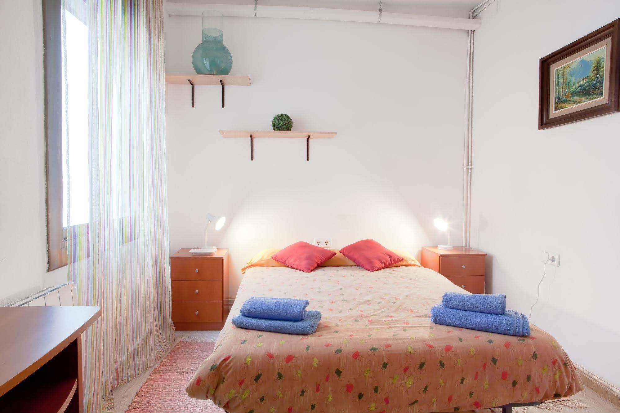 Apartamentos Tarradellas Sants Estació Barcelona Exterior foto